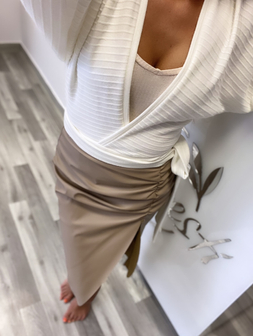 SPÓDNICA Z ROZCIĘCIEM EKO SKÓRA BEŻ